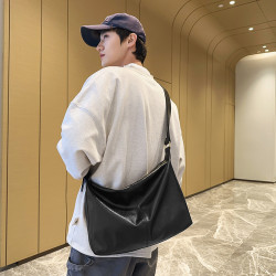 男士單肩包斜後後背包男款高級感休閒通勤簡約後後背包男包枕頭包小方包