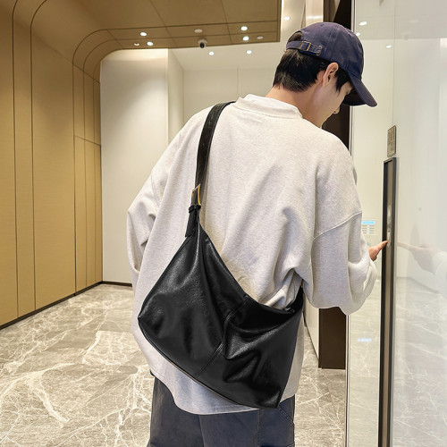 男士單肩包斜後後背包男款高級感休閒通勤簡約後後背包男包枕頭包小方包