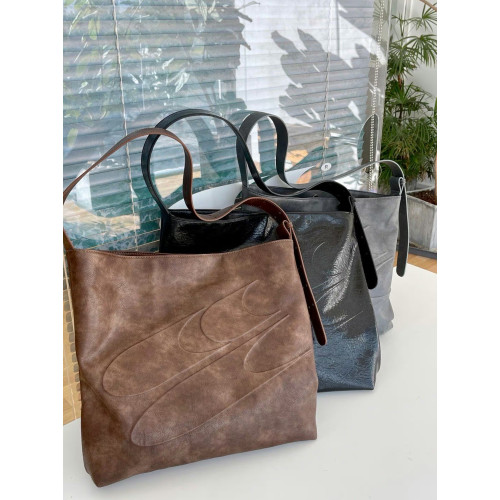 CryingCenter 黑色油蠟大容量單肩斜背皮包可調節托特包 哭喊中心 CryingCenter 黑色油蠟大容量單肩斜背皮包可調節托特包 哭喊中心