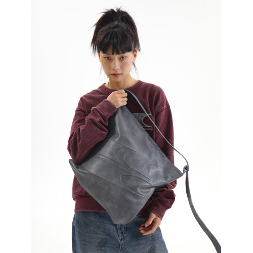 CryingCenter 黑色油蠟大容量單肩斜背皮包可調節托特包 哭喊中心 CryingCenter 黑色油蠟大容量單肩斜背皮包可調節托特包 哭喊中心