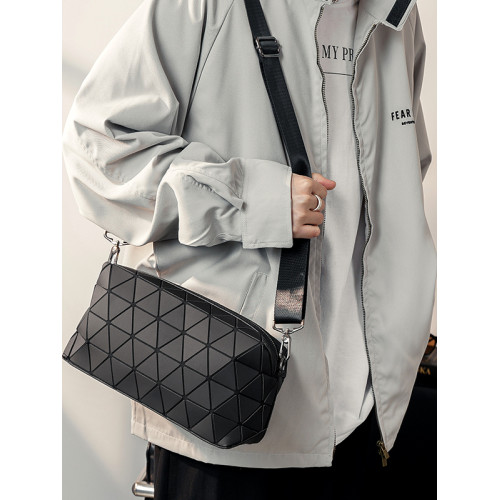 2025新款菱格圖案單肩包小方包 韓版男包休閒時尚單肩包斜後後背包潮