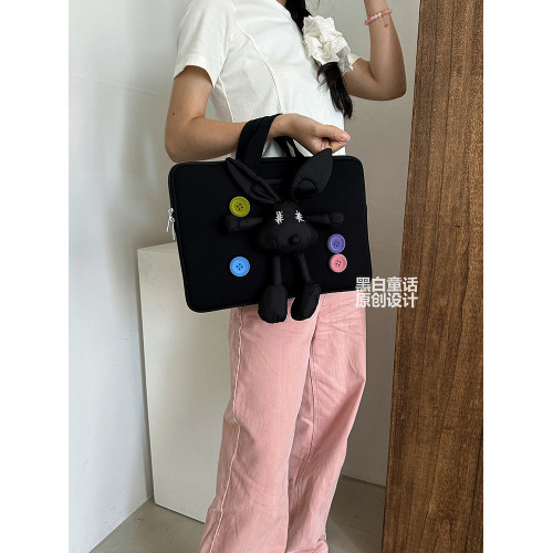 黑白童話卡通玩偶兔公仔貼布筆記型電腦包14寸女小衆高級感設計通勤文件收納包16寸適用macbook13.6寸內膽包