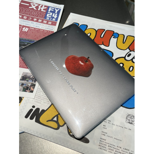 汪三嵗「躺平藝術家」MacBook保護殼蘋果筆電2024款M4pro14寸16寸air13寸M1/M2/M3保護套配件