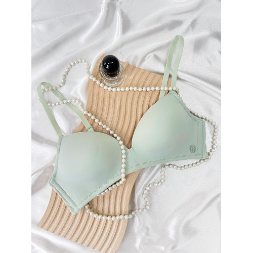 6IXTY8IGHT光面無痕內衣女舒適簡約無鋼圈透氣薄款小胸聚攏文胸罩