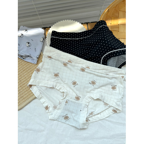 大碼冰絲內褲女牛奶絲滑霤霤中腰日系可愛不夾屁股薄款胖mm三角褲