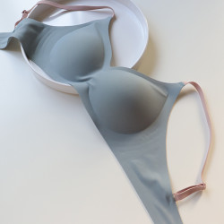 小胸顯大!乳膠聚攏文胸無鋼圈加厚收副乳不空杯光面無痕內衣夏季