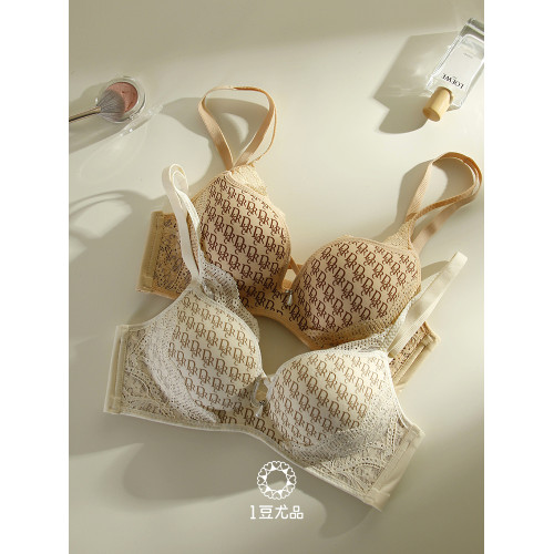 中厚2.5CM小胸聚攏顯大內衣女無痕上托收副乳無鋼圈蕾絲文胸罩
