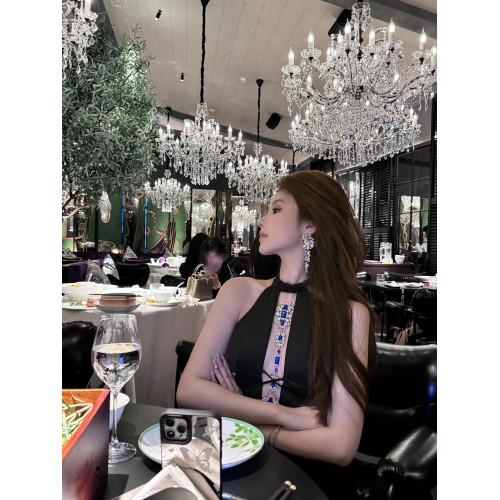 掛脖連衣裙氣質名媛輕奢高級重工藍寶石鑽鏈鏤空性感小黑裙