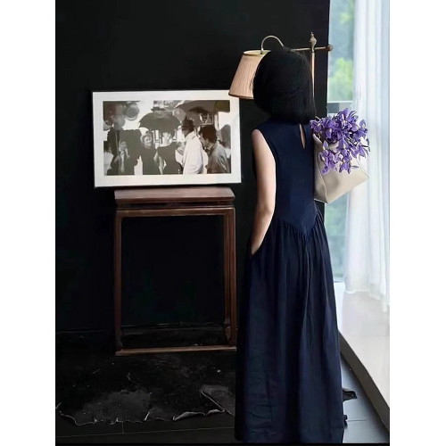 專櫃撤櫃2026夏季新款復古赫本風高級收腰顯身材藏藍色無袖連衣裙