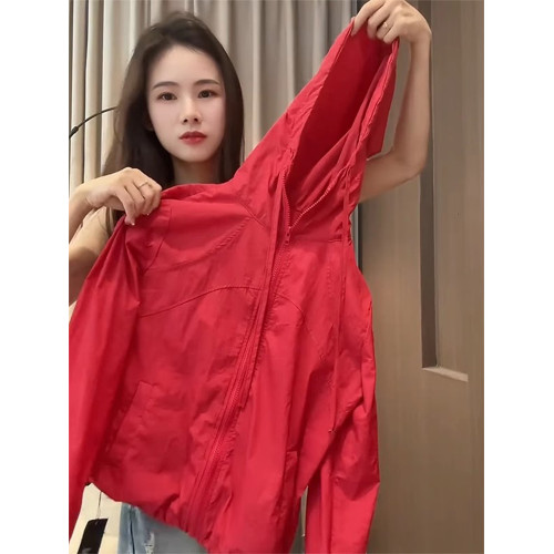 歐貨紅色連帽防曬衣女2026夏季新款寬鬆顯瘦減齡休閒百搭短款外套