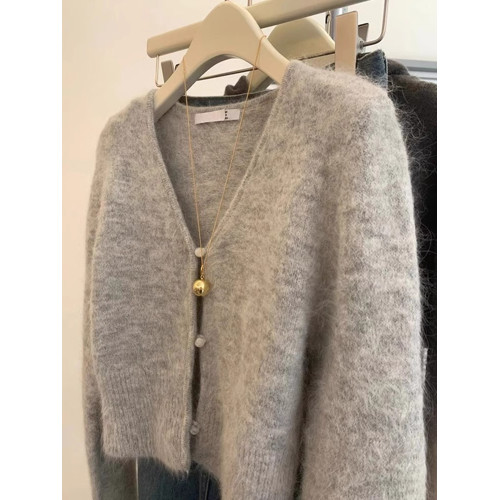 一線大牌剪標餘單浣熊絨v領短款毛衣開衫女復古灰色針織外套