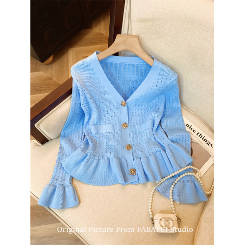 專櫃撤廻剪標設計感法式V領鑽釦鏤空針織開衫女春獨特喇叭袖毛衣