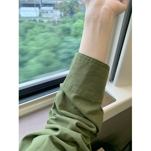 氛圍感草綠色襯衫女早春裝韓系休閒設計感上衣港風高級感長袖上衣