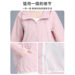 媽媽春裝薄款外套加大碼2025新款中老年女夏季連帽時尚洋氣防曬服