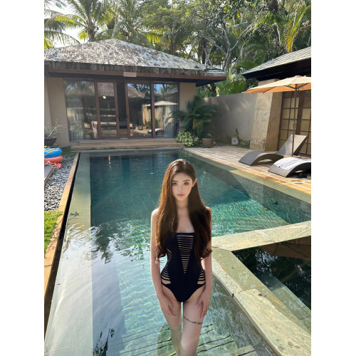 OUTFlT 海島度假風辣妹鏤空連體泳衣女2025新款修身顯瘦沙灘泳裝