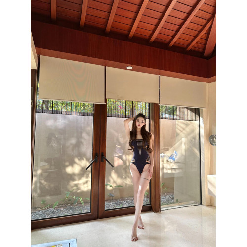 OUTFlT 海島度假風辣妹鏤空連體泳衣女2025新款修身顯瘦沙灘泳裝