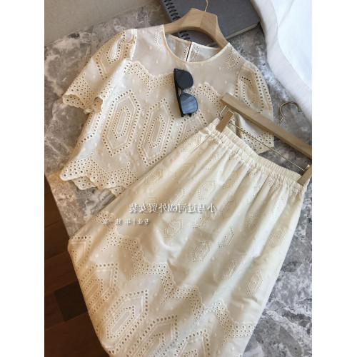 真的巨好看~很溫柔！！法式重工縷空刺綉氣質襯衫+松緊腰半身裙女