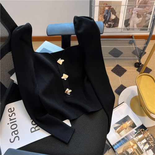 大牌買手店！赫本風金釦針織衫女秋冬2025新款方領獨特別致短上衣