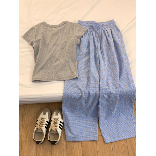 簡單乾淨藍灰搭配好舒適松弛～夏季新款大方灰色T恤+彩色點點褲子