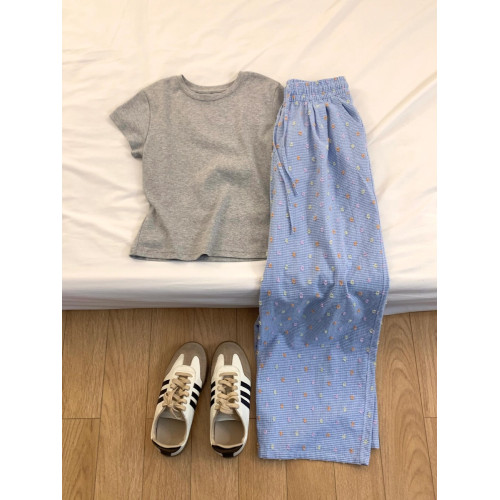 簡單乾淨藍灰搭配好舒適松弛～夏季新款大方灰色T恤+彩色點點褲子