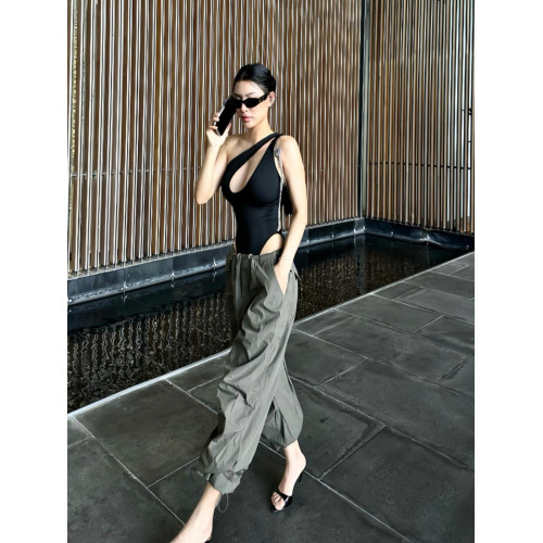 歐美辣妹風黑色鏤空連體衣2024新款斜肩性感修身上衣