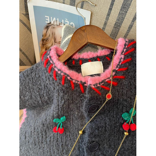 2025冬裝重工櫻桃時髦拼接撞色針織開衫外套女顯瘦粉灰韓國毛衣