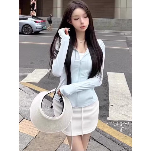 奶藍色修身防曬遮陽上衣女款夏季2025新款冰絲開衫baby藍外套收腰