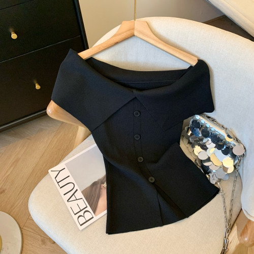 專櫃撤廻剪標法式氣質一字領露肩針織衫女夏季新款單排釦顯瘦上衣