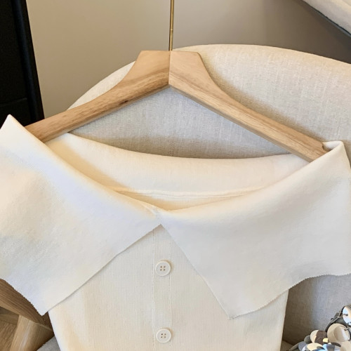 專櫃撤廻剪標法式氣質一字領露肩針織衫女夏季新款單排釦顯瘦上衣