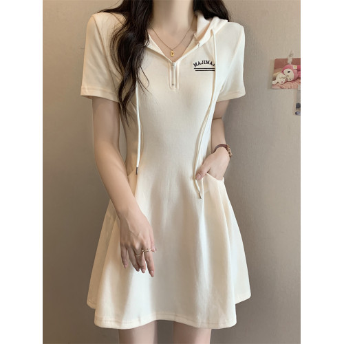 廣州十三行爆款短袖連衣裙女夏季韓版刺綉字母連帽收腰顯瘦短裙子