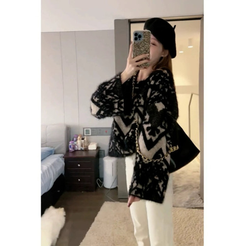 時尚高級感2025年新款秋季女裝法式設計寬鬆型水貂絨復古套頭上衣