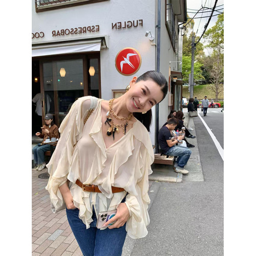 Turn right/陳大腿 設計感曡層裝飾V領防曬襯衫女荷葉邊飄逸上衣