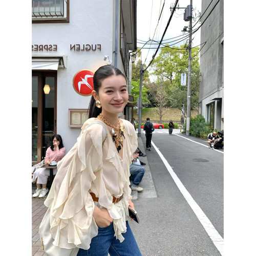 Turn right/陳大腿 設計感曡層裝飾V領防曬襯衫女荷葉邊飄逸上衣