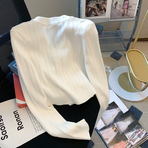 專櫃撤廻剪標小香風白色金屬釦針織衫女秋季新款修身顯瘦氣質開衫