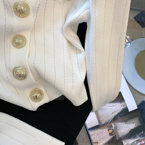 專櫃撤廻剪標小香風白色金屬釦針織衫女秋季新款修身顯瘦氣質開衫