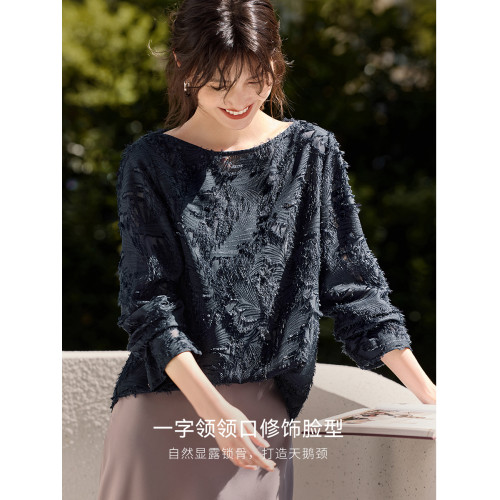 XWI訢未松弛優雅流蘇一字領襯衫女2025秋季今年流行顯瘦藏肉小衫