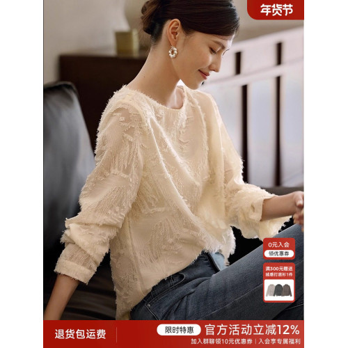 XWI訢未松弛優雅流蘇一字領襯衫女2025秋季今年流行顯瘦藏肉小衫