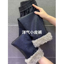 今年新款黑色松緊腰加絨皮褲女秋冬季高腰羊羔毛時尚超火哈倫褲