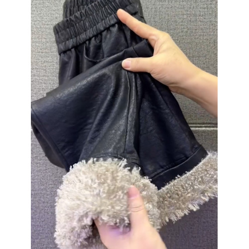 今年新款黑色松緊腰加絨皮褲女秋冬季高腰羊羔毛時尚超火哈倫褲