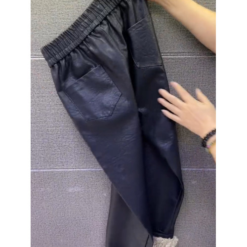 今年新款黑色松緊腰加絨皮褲女秋冬季高腰羊羔毛時尚超火哈倫褲