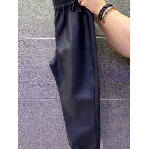 今年新款黑色松緊腰加絨皮褲女秋冬季高腰羊羔毛時尚超火哈倫褲