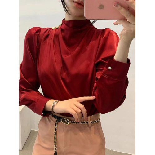 2025秋季薄款優雅氣質緞面高領側邊紐釦設計上衣女通勤輕熟風襯衫