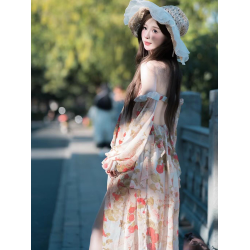 超好看的法式掛脖吊帶連衣裙子女夏天2025新款喇叭袖木耳邊碎花裙