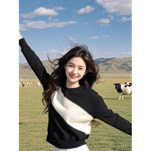 高級感別致黑白拼色圓領短款毛衣女秋冬季小個子內搭外穿針織上衣