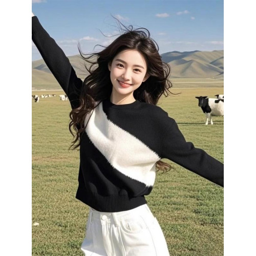 高級感別致黑白拼色圓領短款毛衣女秋冬季小個子內搭外穿針織上衣