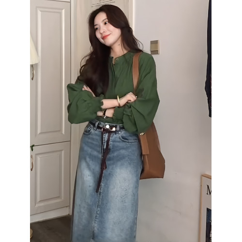 復古氣質綠色圓領燈籠袖襯衫女秋季新款高級感寬鬆顯瘦百搭薄上衣