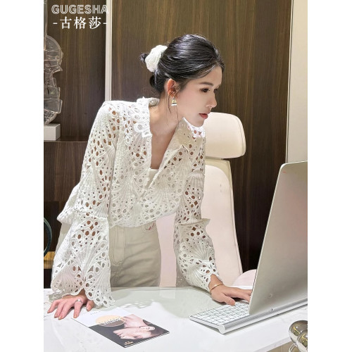 法式輕熟風白色鏤空繙領襯衫女夏季新款時尚小香風寬鬆長袖防曬衫