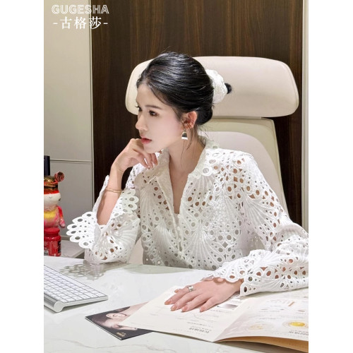 法式輕熟風白色鏤空繙領襯衫女夏季新款時尚小香風寬鬆長袖防曬衫