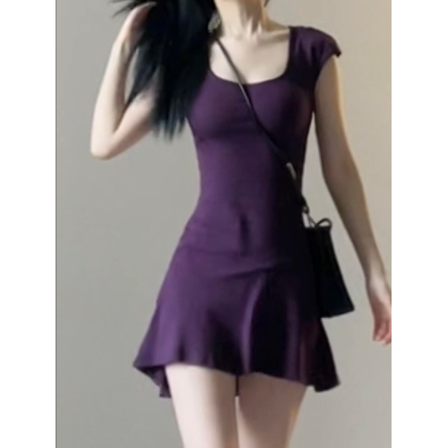 今年流行的包臀短裙子夏裝新款女裝收腰修身清冷感減齡T恤連衣裙