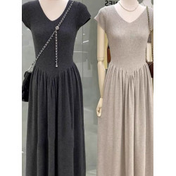 廣州十三行爆款撿漏~V領針織短袖長裙女裝顯瘦氣質針織打底連衣裙